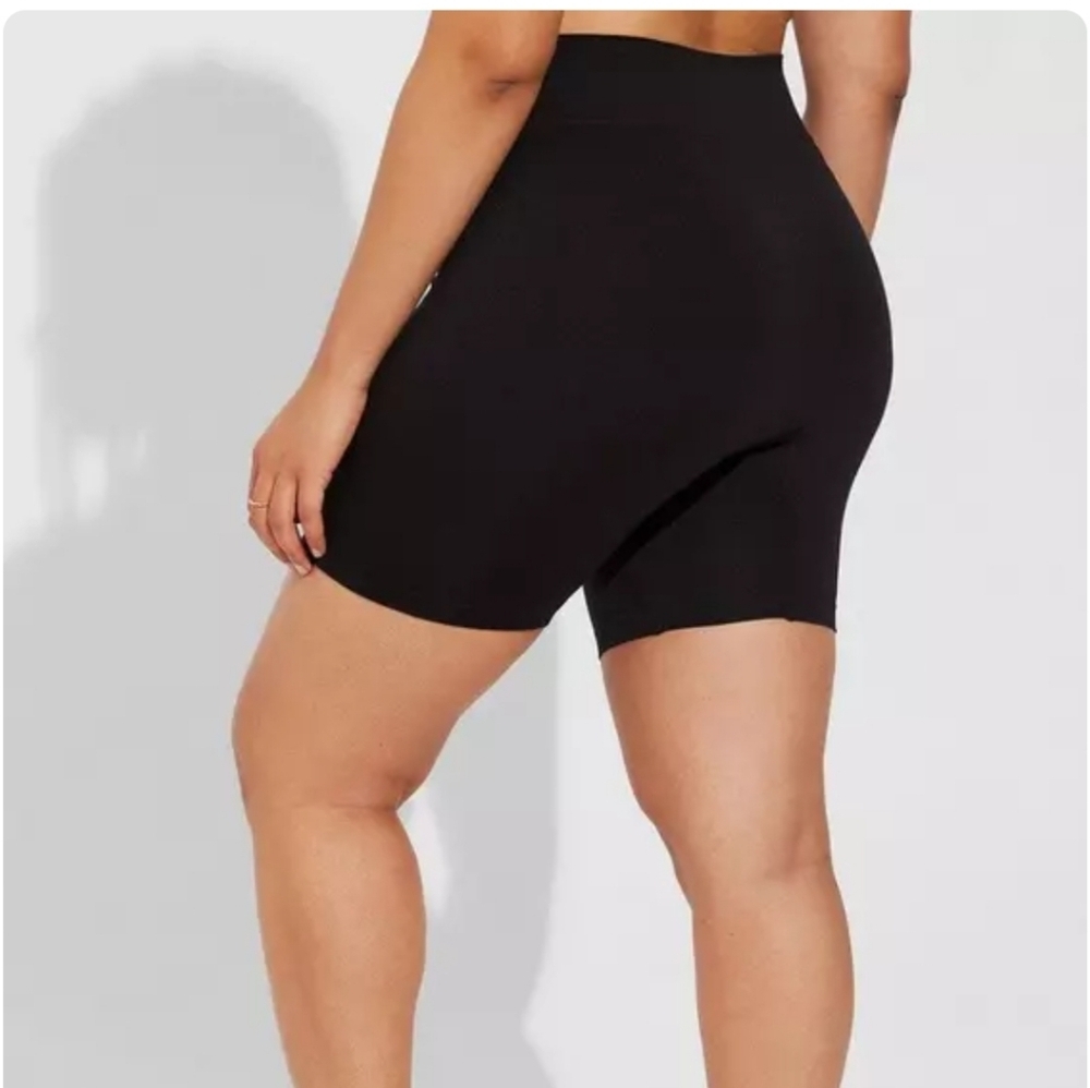 🆕️👗4X BLACK SEAMLESS HIGH RISE  NO RUB SHORT PANTY👗 - Picture 3 of 6